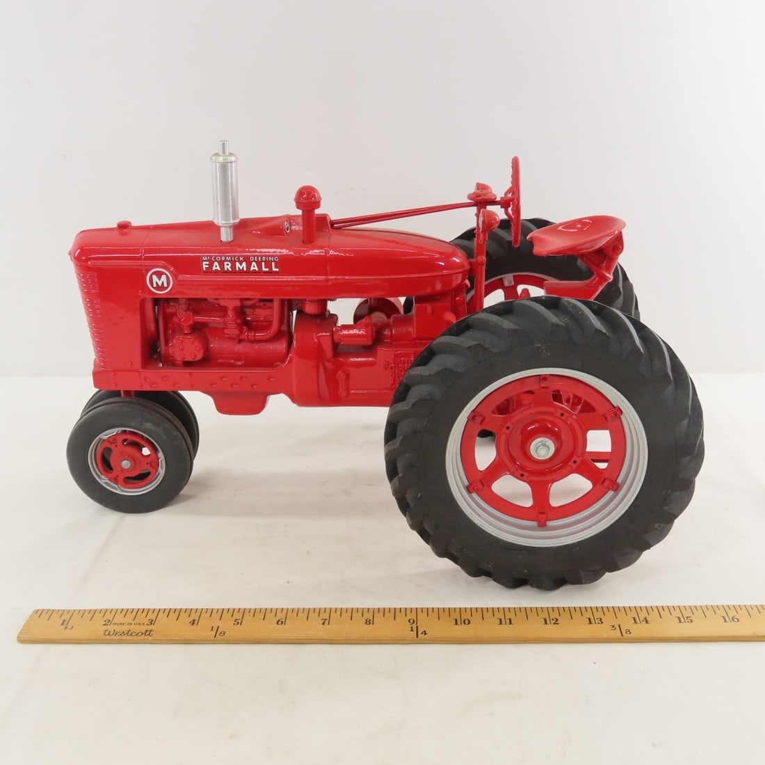 Scale Models M-D Farmall M Tractor 1995 Show - 2