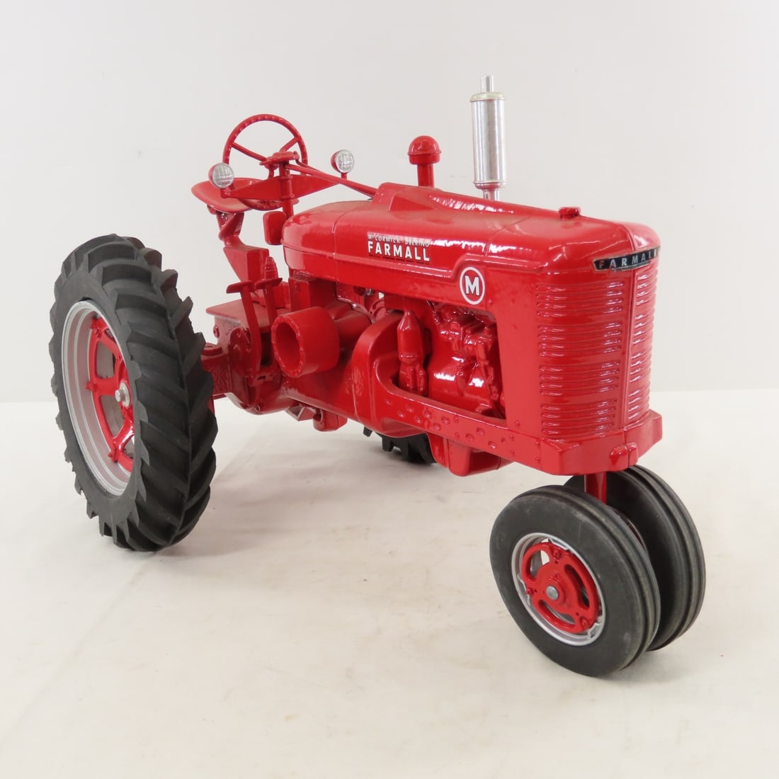 Scale Models M-D Farmall M Tractor 1995 Show - 7