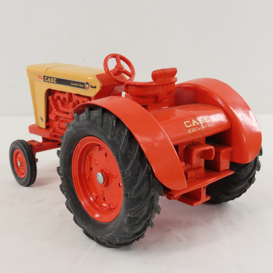 ERTL Case 1030 Comfort King WF Tractor - 3