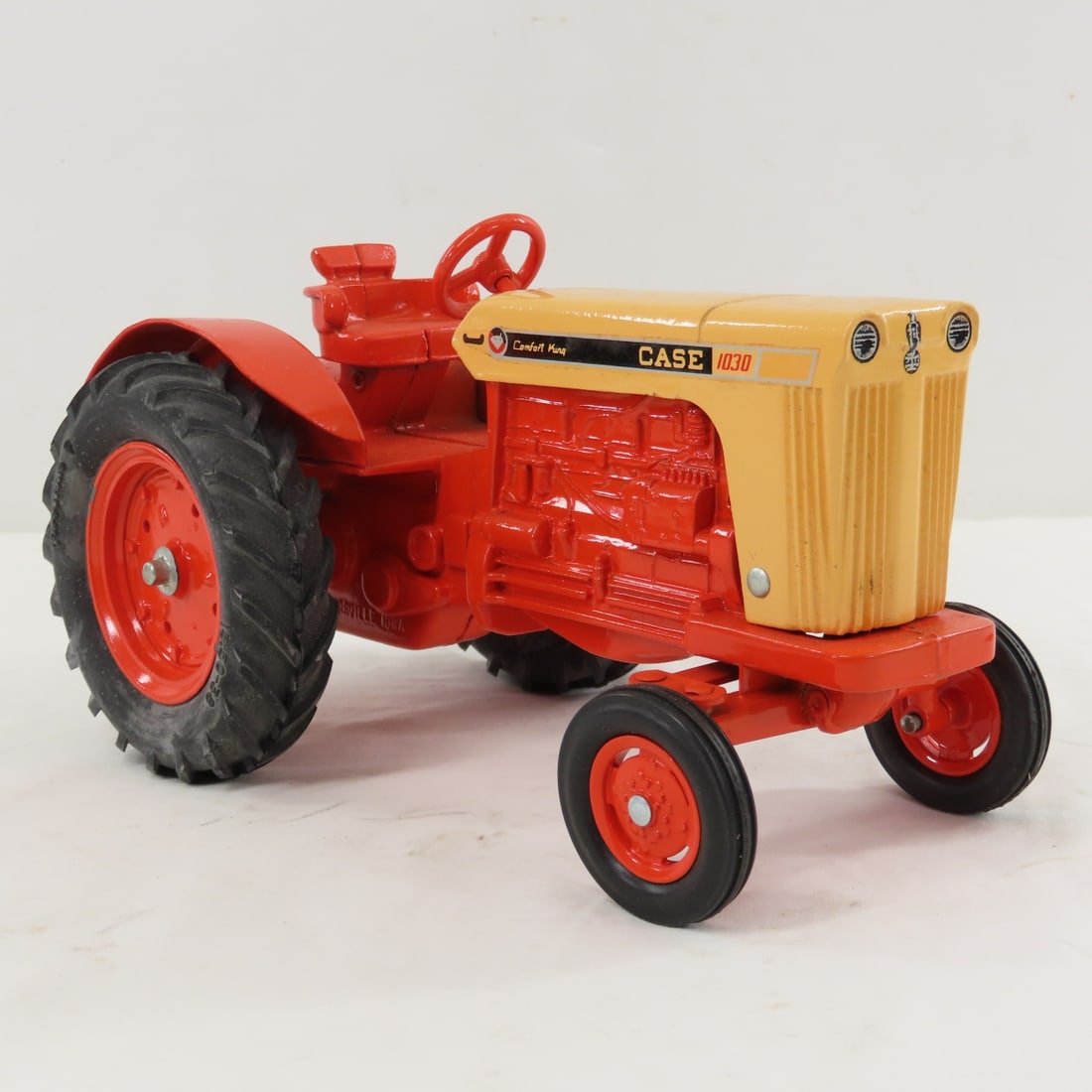 ERTL Case 1030 Comfort King WF Tractor - 7