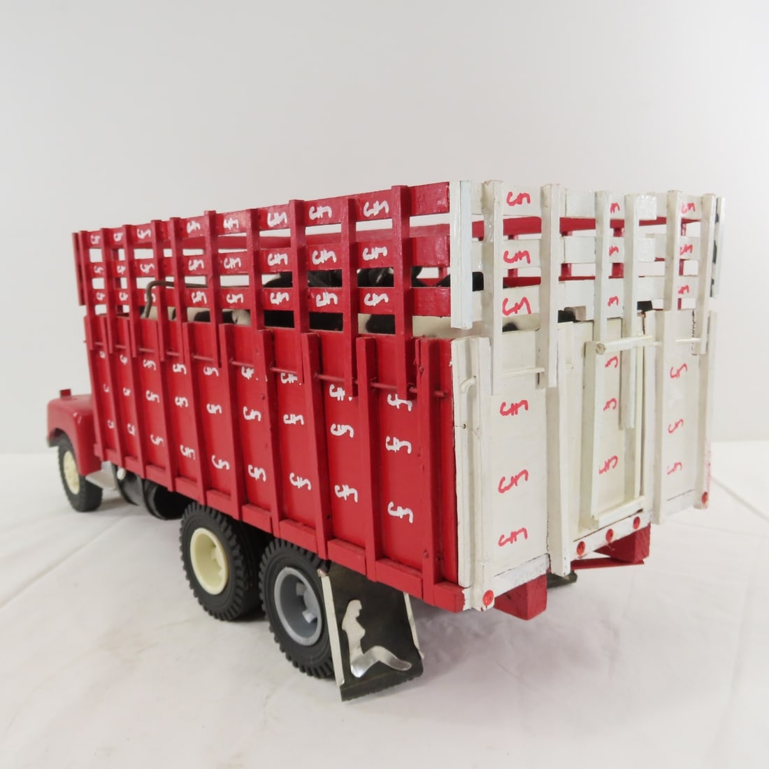 Cottonwood Acres Int'l R-190 Livestock Truck - 3