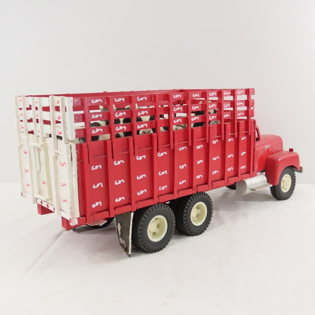 Cottonwood Acres Int'l R-190 Livestock Truck - 5