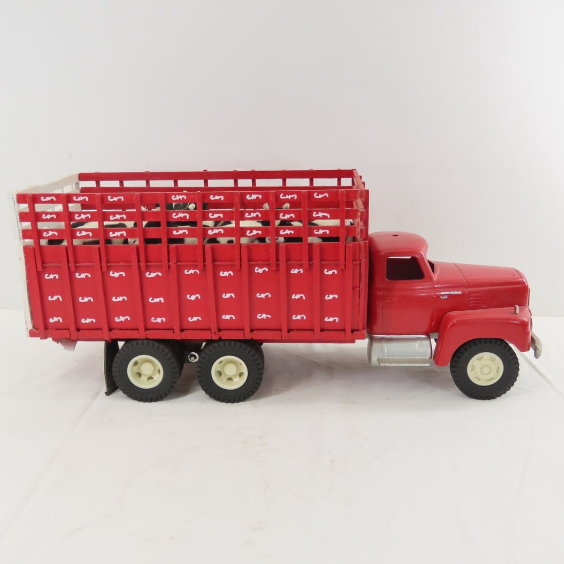 Cottonwood Acres Int'l R-190 Livestock Truck - 6