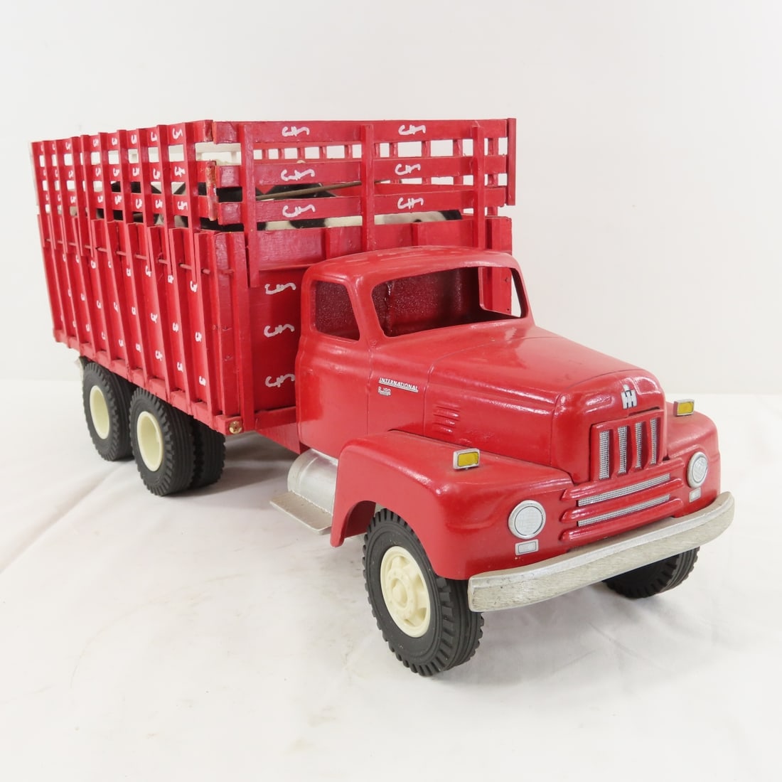 Cottonwood Acres Int'l R-190 Livestock Truck - 7