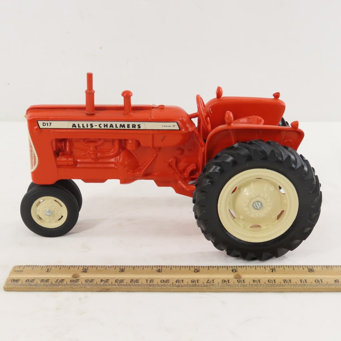 ERTL Allis-Chalmers D17 Series IV Tractor -repaint - 2