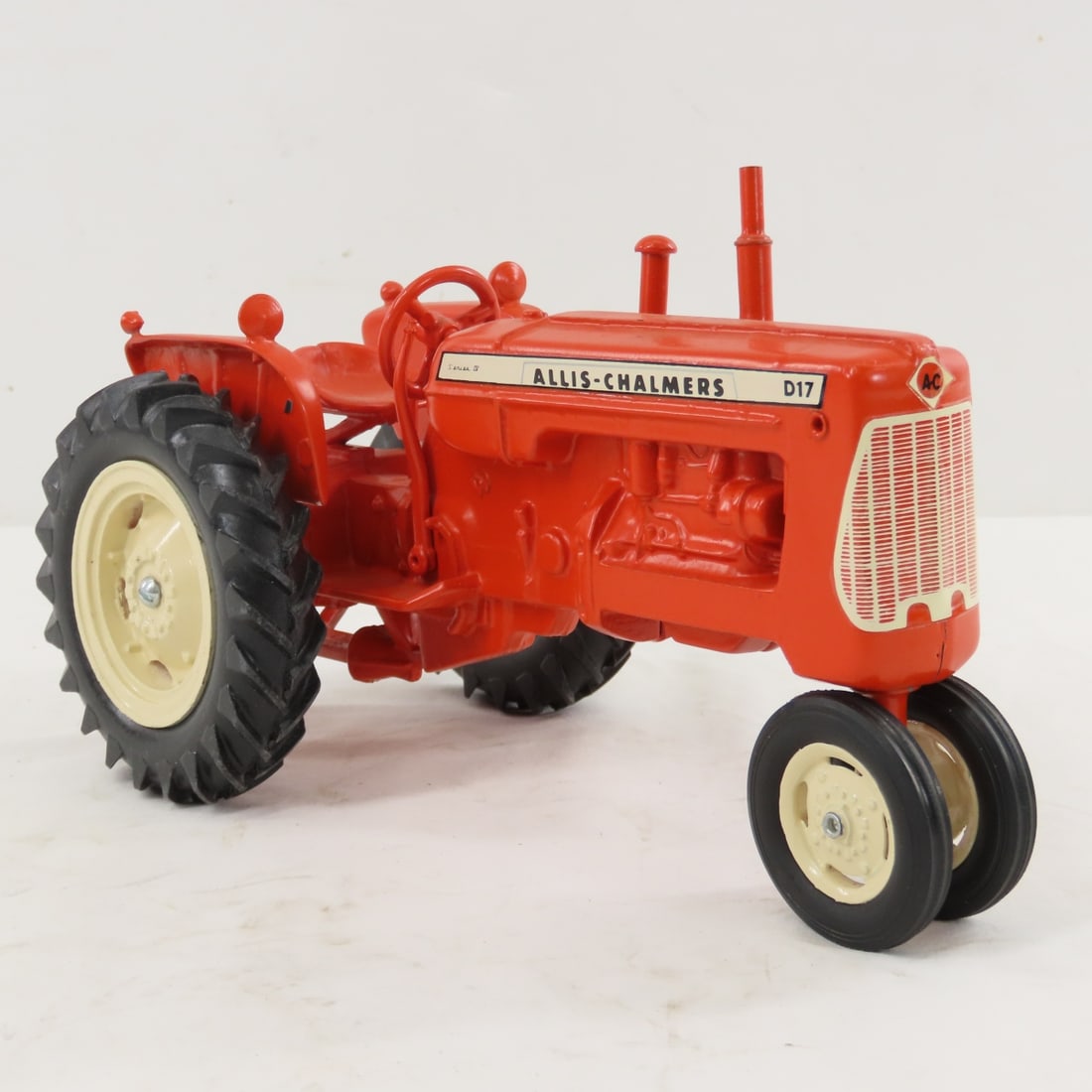 ERTL Allis-Chalmers D17 Series IV Tractor -repaint - 7