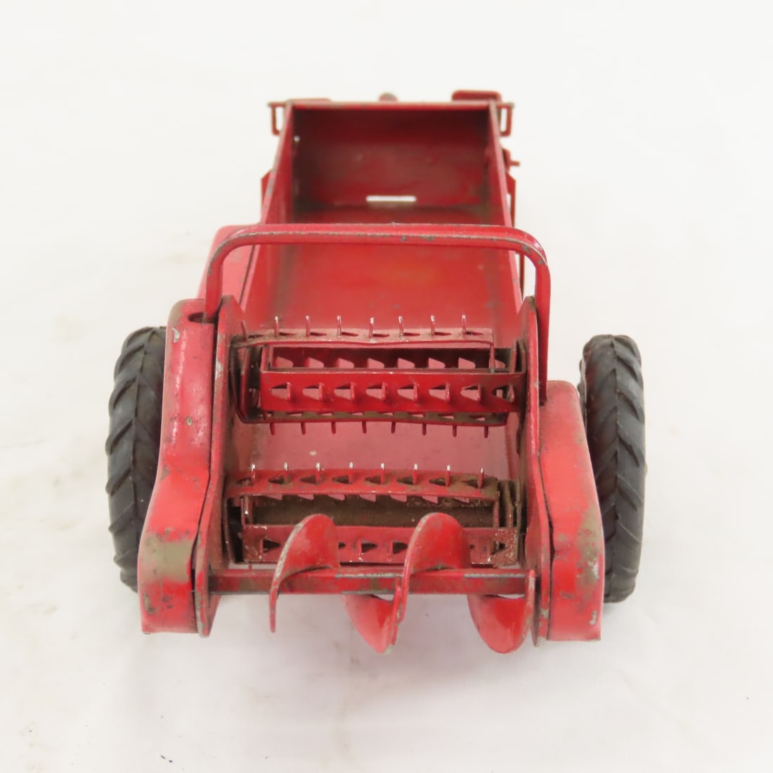 ERTL IH Disc Harrow, Manure Spreader & Plow - 3