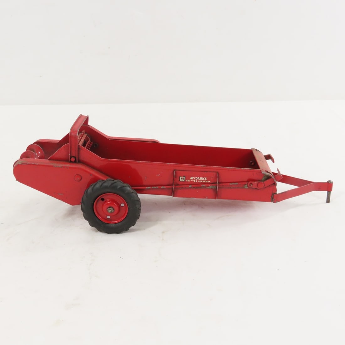 ERTL IH Disc Harrow, Manure Spreader & Plow - 4