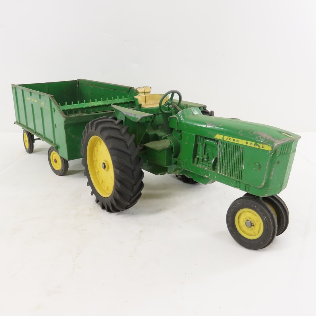 ERTL John Deere Tractor, Chuck Wagon & Plow - 7