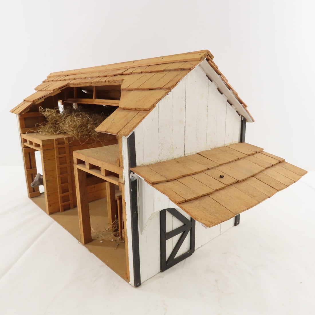 Arrow, Sear & Other Kit Buildings with Accessories - 16