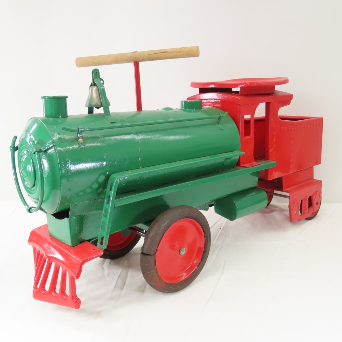 Repainted Kids Ride On Train Engine: Repainted Kids Ride On Train Engine - similar to Keystone toys, LOT SIZE: 27x15x8" 11 LBS All information and photos, which are part of the description, are intended to be as accurate as possible,