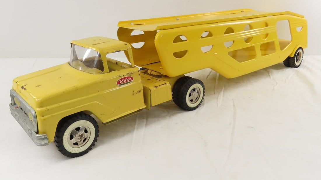 Vintage Tonka Truck with Custom Car Hauler: Vintage Tonka Truck with Custom Car Hauler - hauler is custom made with Tonka wheels, truck is original. LOT SIZE: 22x12x7" 6 LBS All information and photos, which are part of the description, are