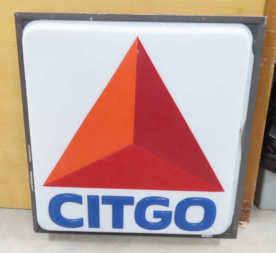 CITGO Single Side Light Up Sign: CITGO Single Side Light Up Sign - hard wire- untested, 3D plastic CITGO logo, metal frame. LOT SIZE: 37x37x10" 39 LBS All information and photos, which are part of the description, are intended to be