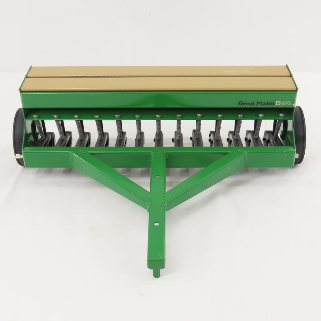 Great Plains Solid Stand 13 End Wheel Drill - 7