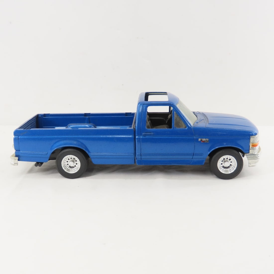 ERTL Ford F-150 Blue Pickup Truck 1/16 Diecast - 6