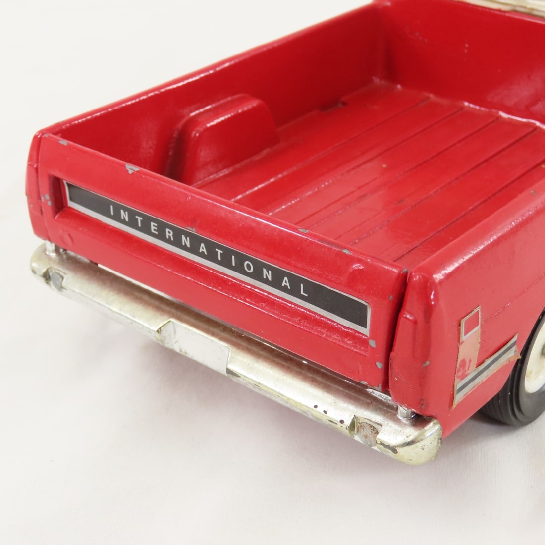 ERTL International 100 BGHT Pickup Truck - 14