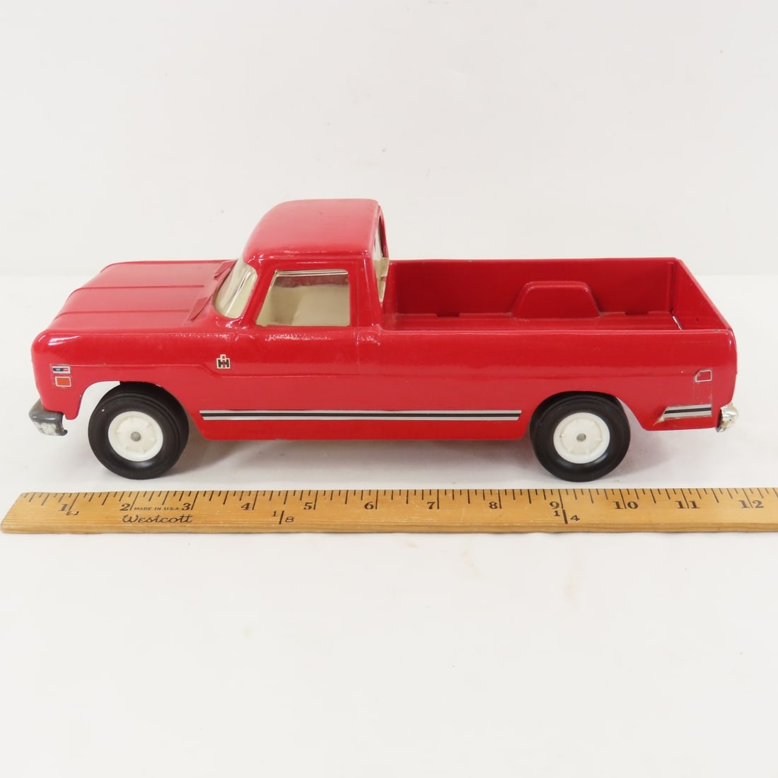 ERTL International 100 BGHT Pickup Truck - 2