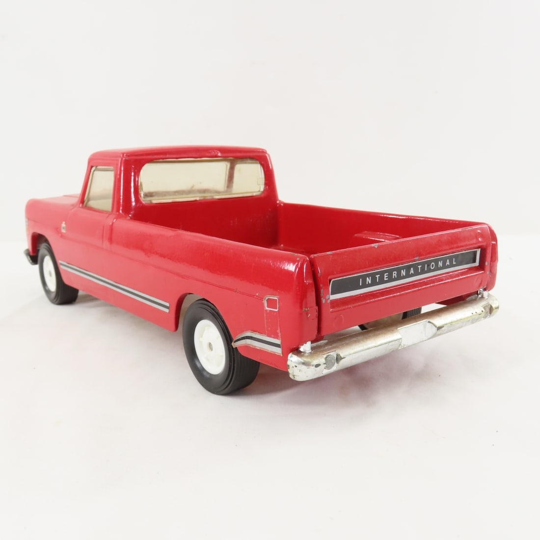 ERTL International 100 BGHT Pickup Truck - 3