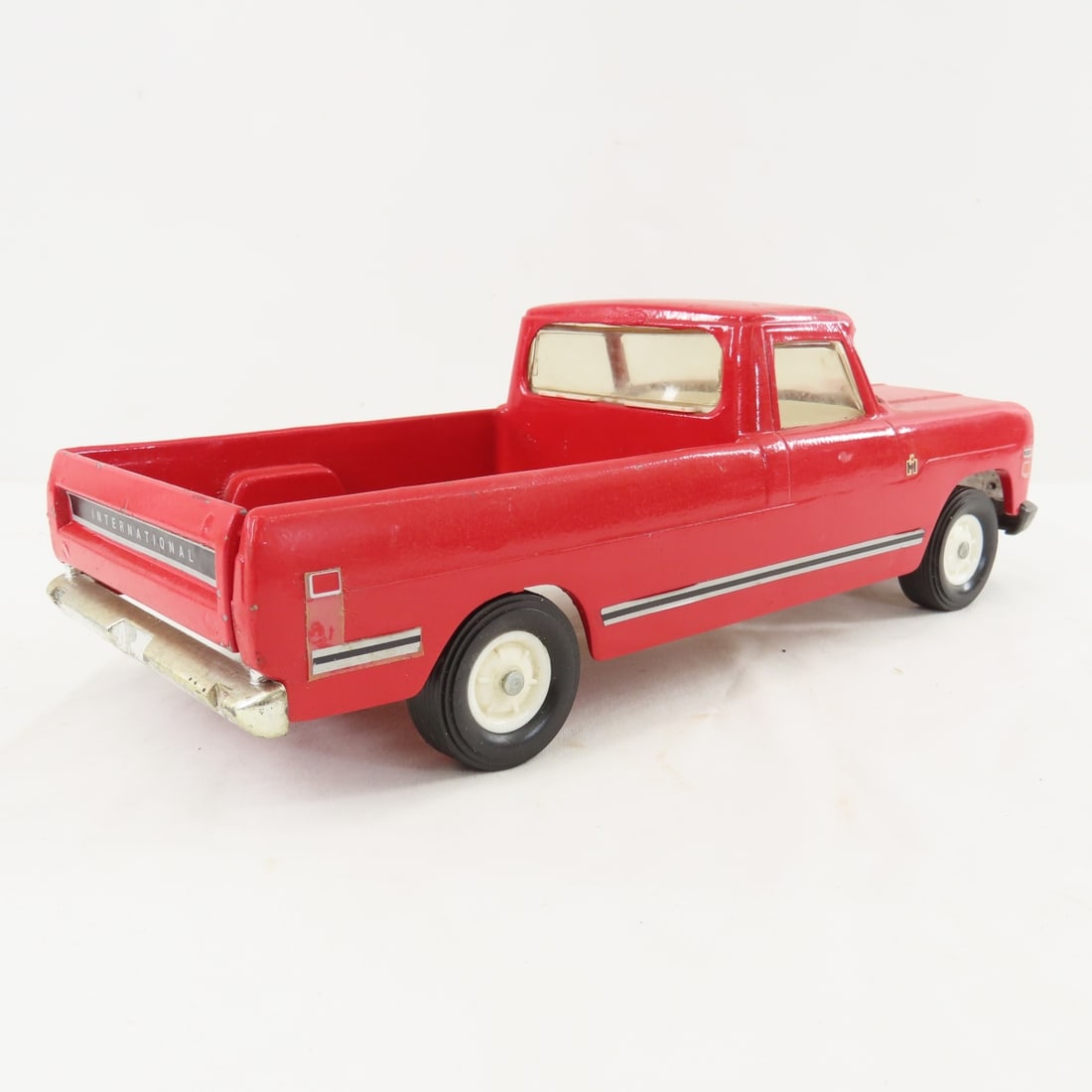 ERTL International 100 BGHT Pickup Truck - 5