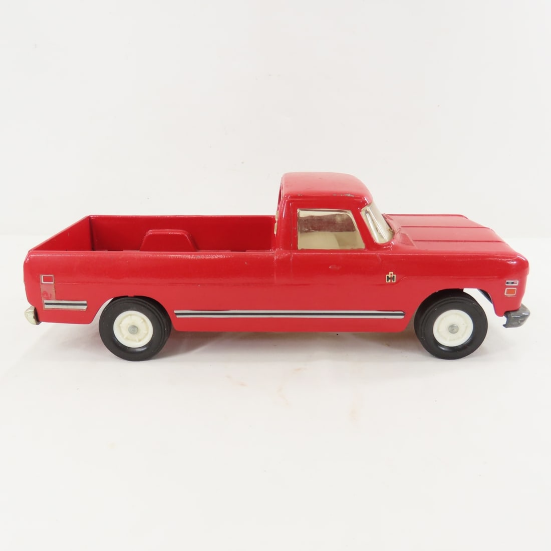ERTL International 100 BGHT Pickup Truck - 6