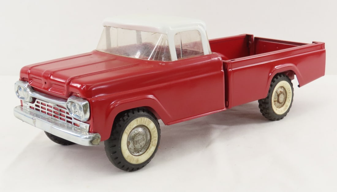 Repainted Nylint Ford Pickup Truck 1/18 Diecast: Repainted Nylint Ford Pickup Truck 1/18 Diecast - LOT SIZE: 14x5x6" 2 LBS All information and photos, which are part of the description, are intended to be as accurate as possible, but errors are