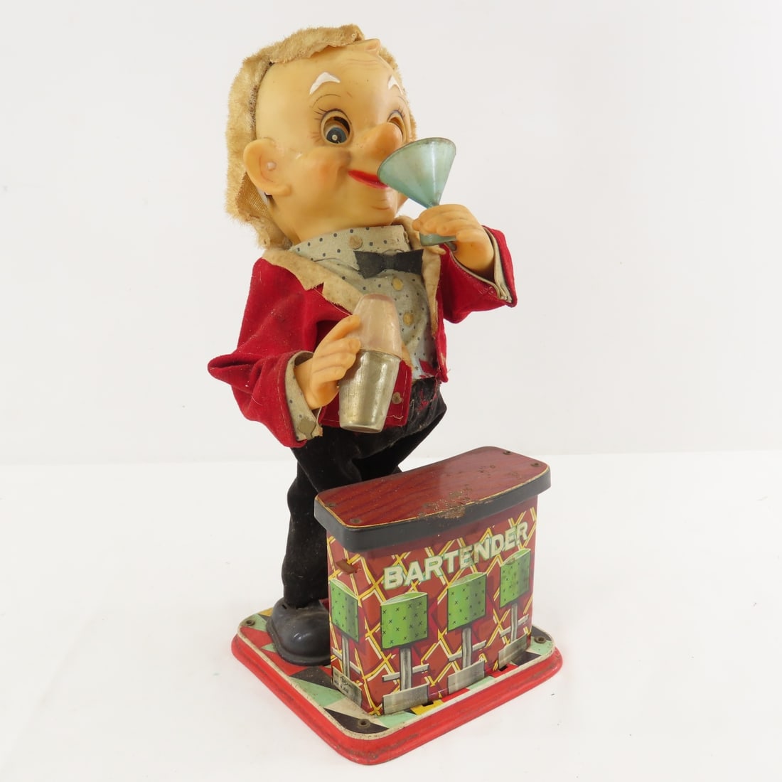 1960's Charlie Weaver Bartender by TN Japan: 1960's Charlie Weaver Bartender by TN Japan - battery operated, tin litho and plastic, not working. LOT SIZE: 12x6x6" 2 LBS All information and photos, which are part of the description, are intended 