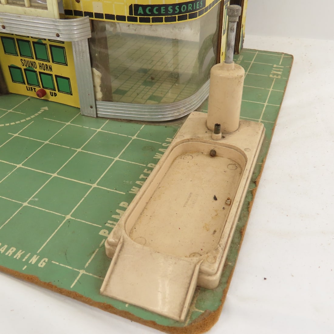 1950's Keystone Garage Litho Cardboard - 9