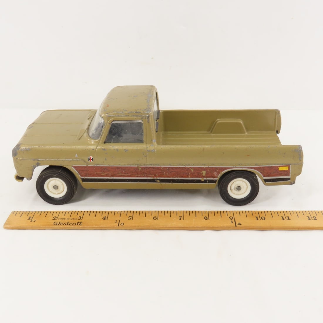 ERTL International Harvester 1000 Pickup Truck - 2