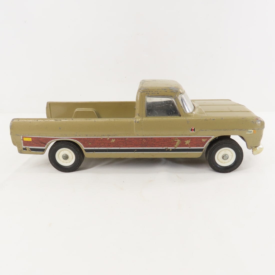 ERTL International Harvester 1000 Pickup Truck - 6