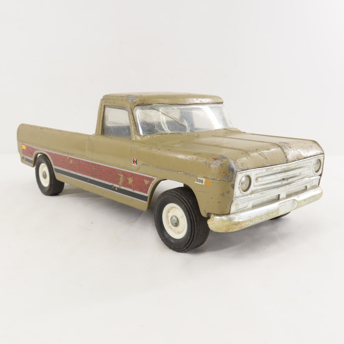 ERTL International Harvester 1000 Pickup Truck - 7