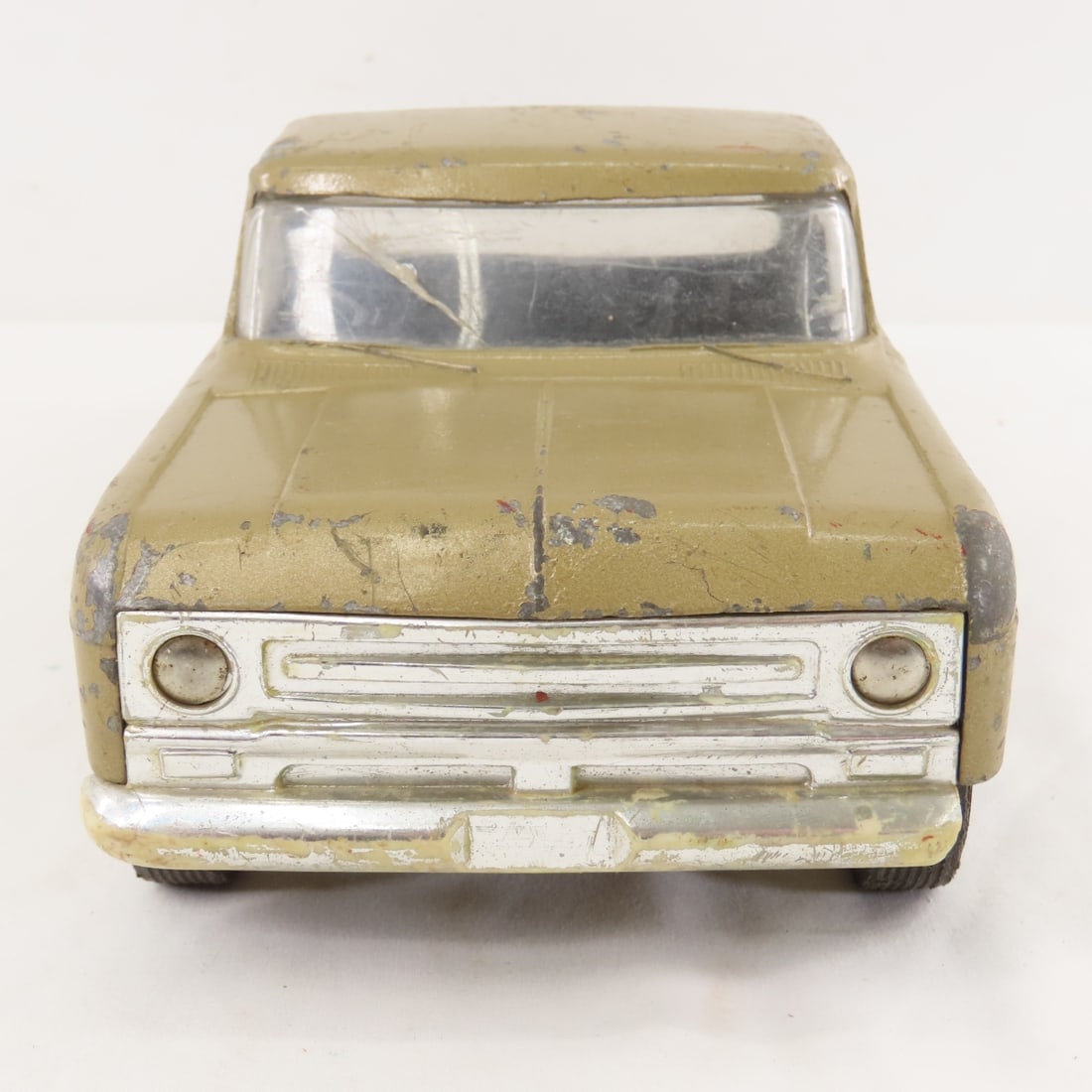 ERTL International Harvester 1000 Pickup Truck - 8