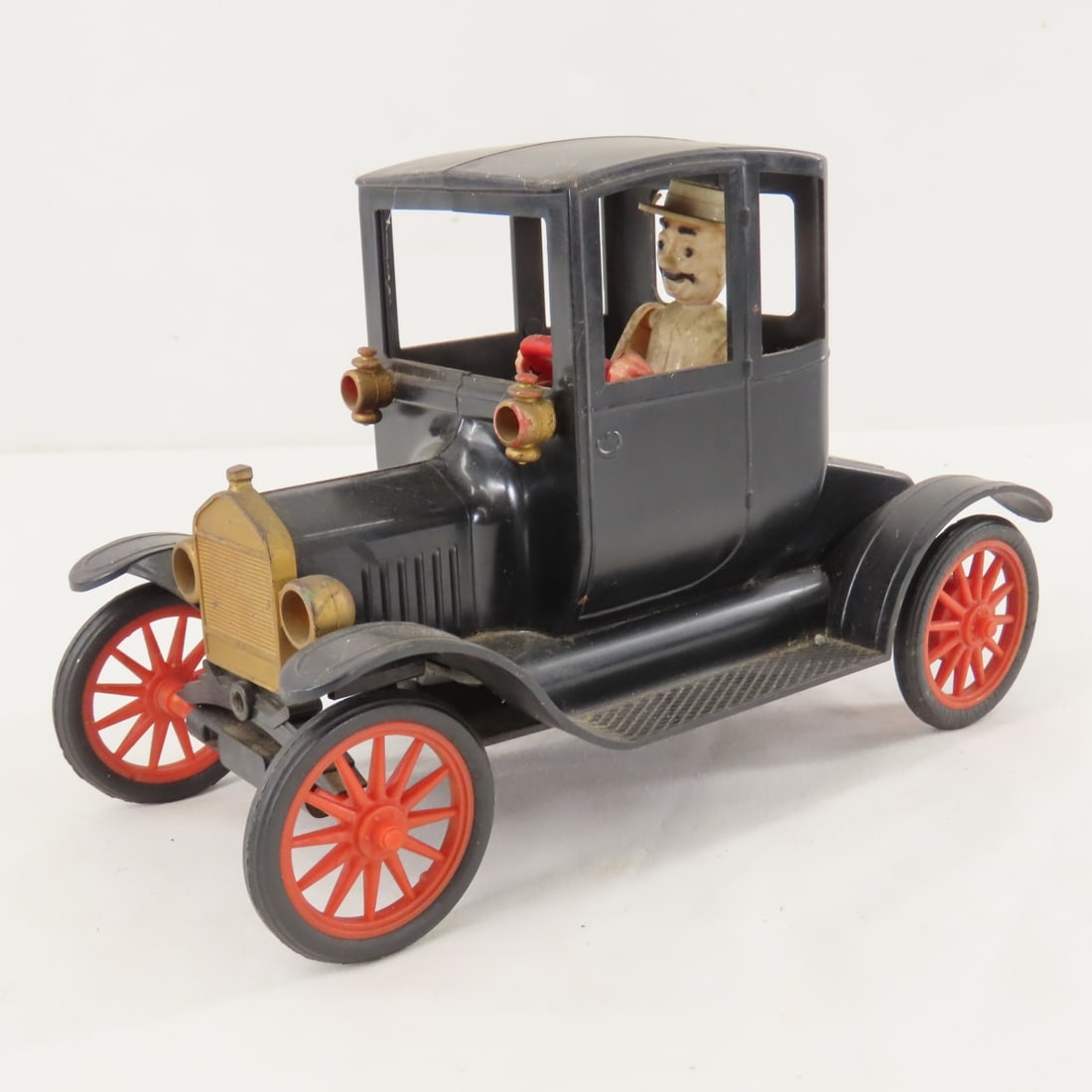Back-Firing Ford Dizzy Lizzie Model T by Revell (1 of 15)