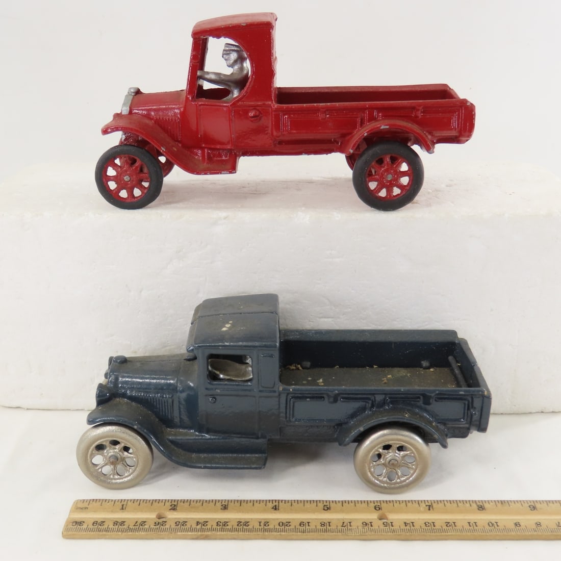 Arcade Repaint & 5 Reproduction Cast Iron Cars - 8