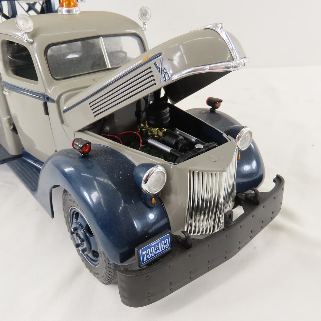 Highway 61 Ford 1941 Holmes Wrecker Tow Truck - 11