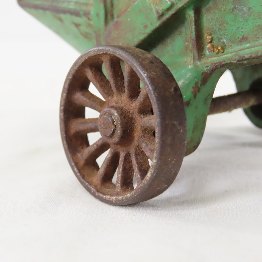 Arcade Cast Iron McCormick-Deering 450 Thresher - 16