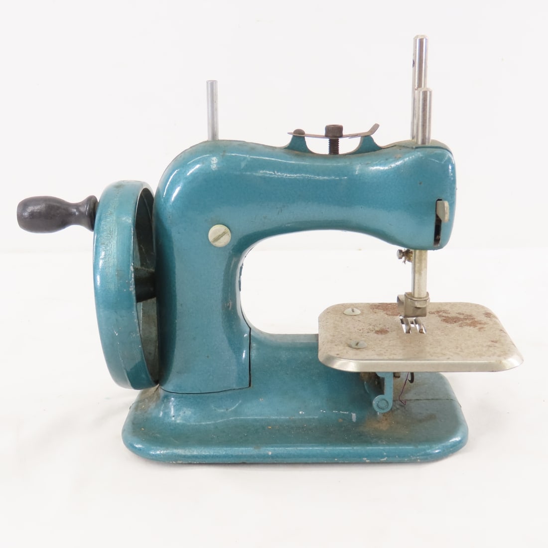 Stitch Mistress Model 49 Child's Sewing Machine - 4