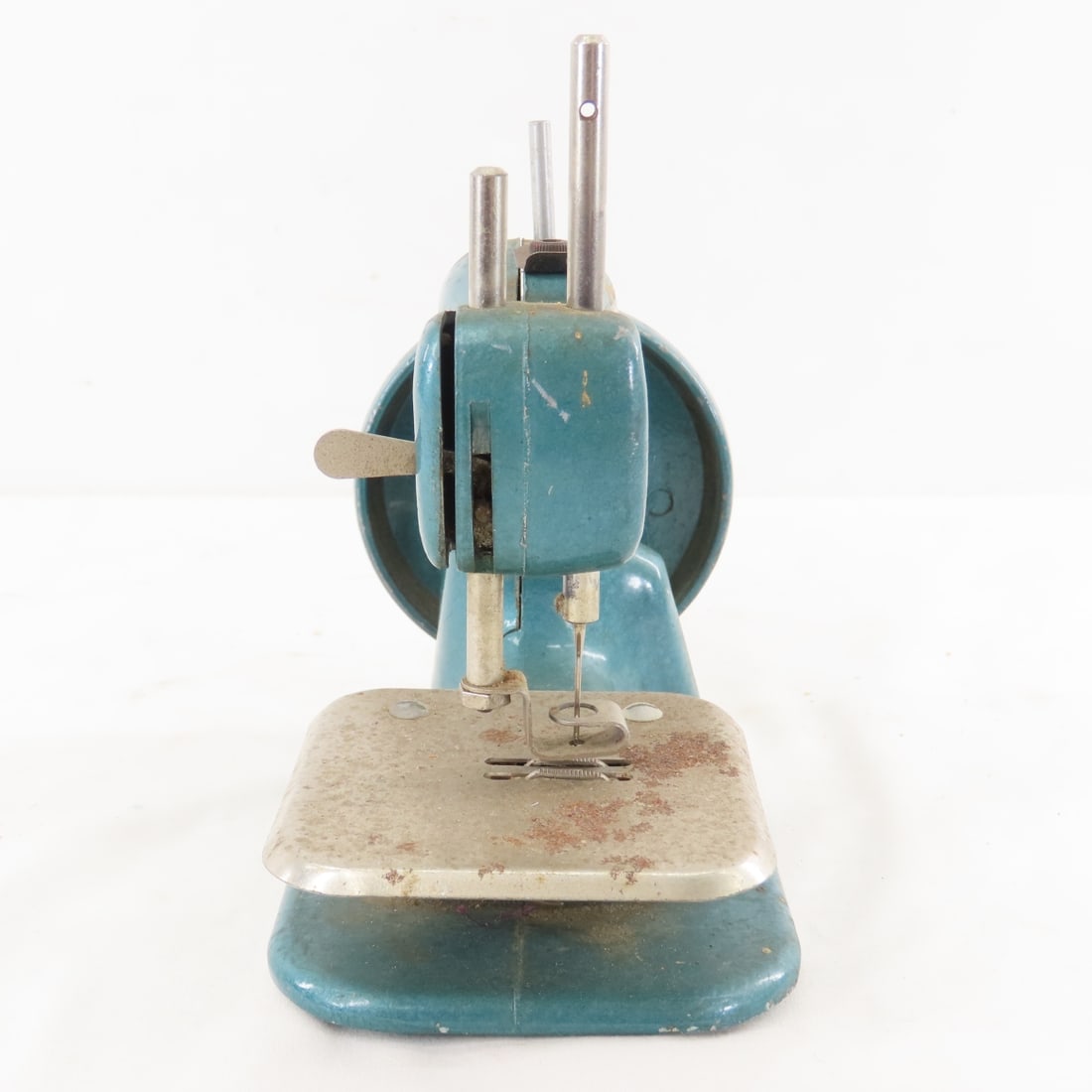 Stitch Mistress Model 49 Child's Sewing Machine - 5