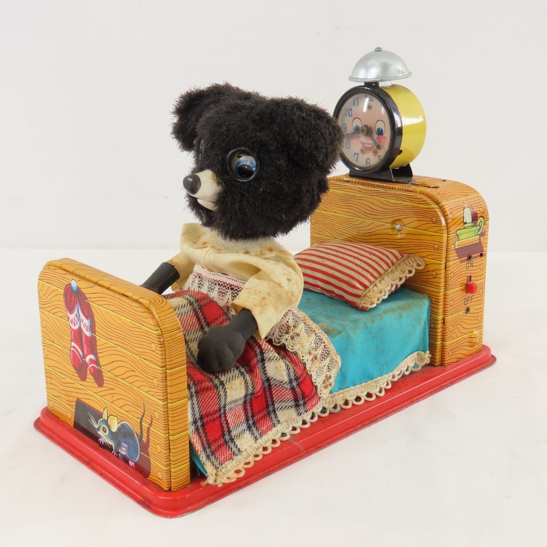 Linemar Toys Japan Battery Op Sleeping Bear: Linemar Toys Japan Battery Op Sleeping Bear - Tin Litho, not working- compartment has some corrosion. LOT SIZE: 9x5x7" 2 LBS All information and photos, which are part of the description, are
