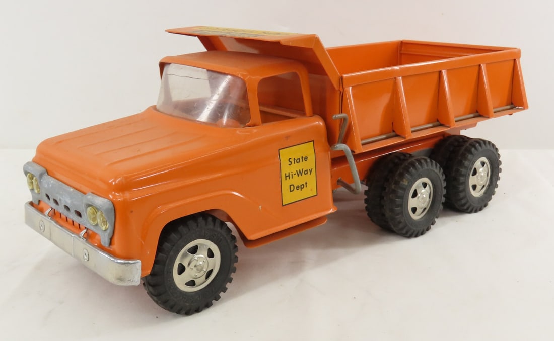 Tonka Big Mike State Hi-Way Hydraulic Dump Truck: Tonka Big Mike State Hi-Way Hydraulic Dump Truck - Looks to have been at least partially repainted. Both dumps work. LOT SIZE: 16x6x7" 5 LBS All information and photos, which are part of the