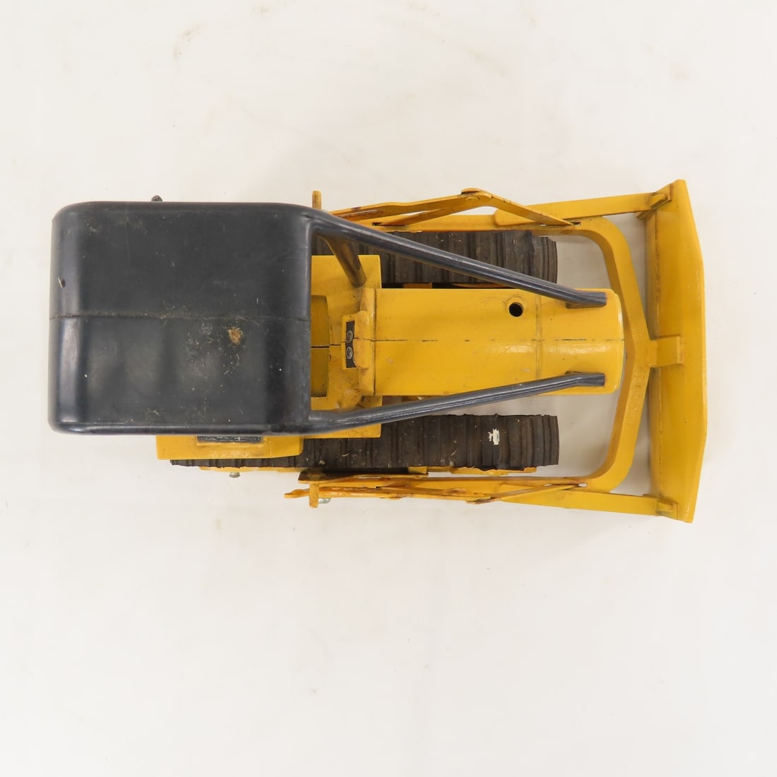 ERTL J Deere 450 Industrial Crawler Dozer w/ROPS - 9
