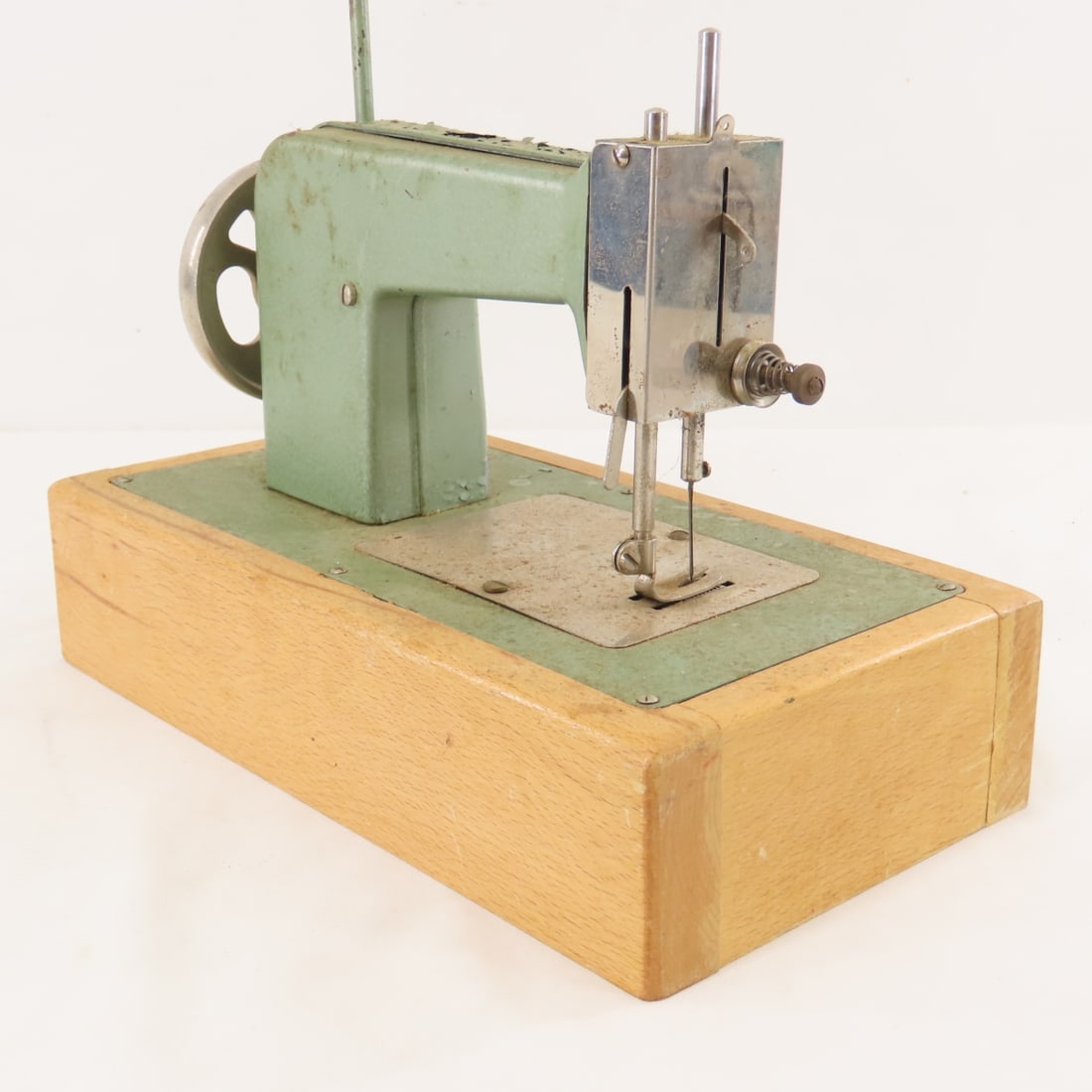 White Child's Sewing Machine - 7