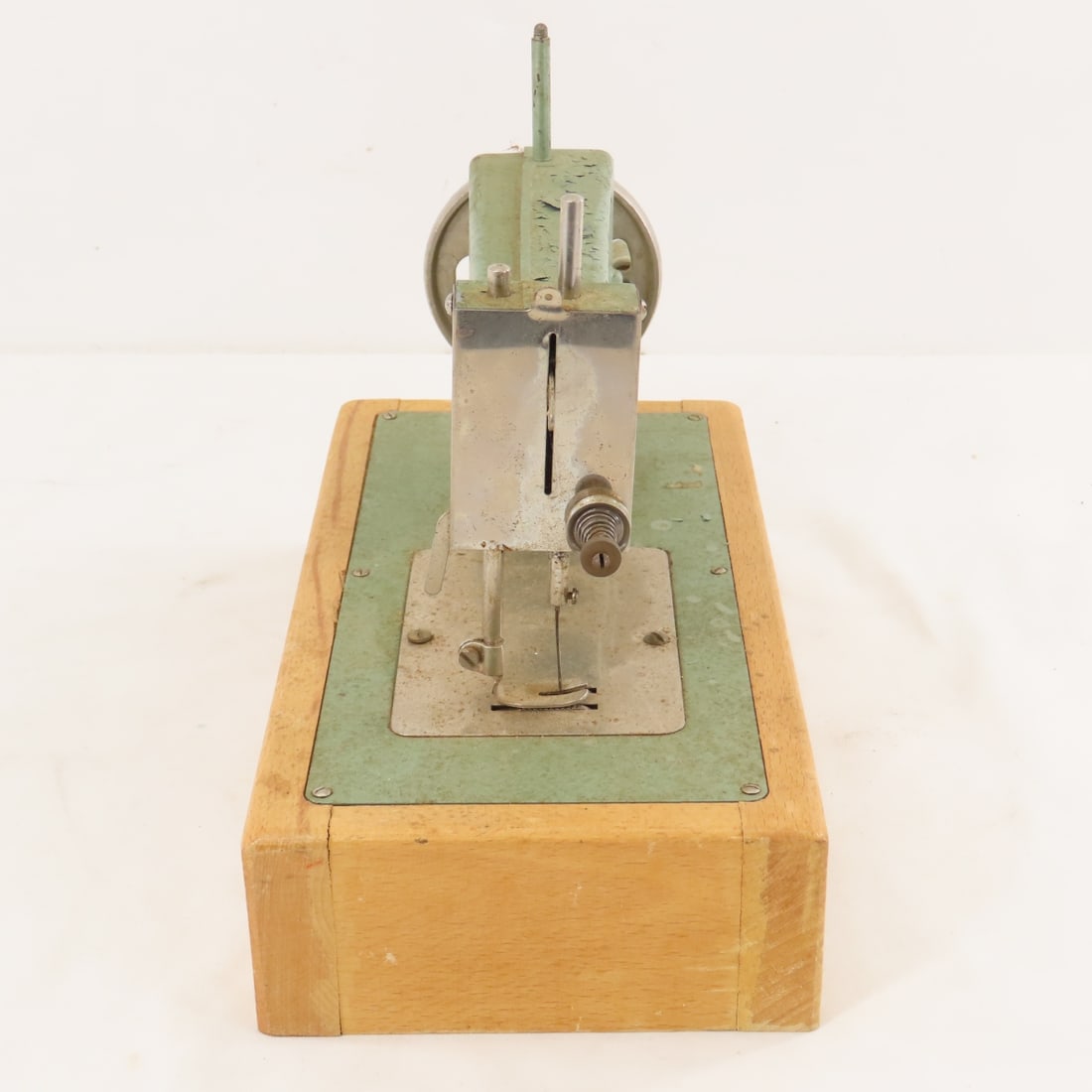 White Child's Sewing Machine - 8