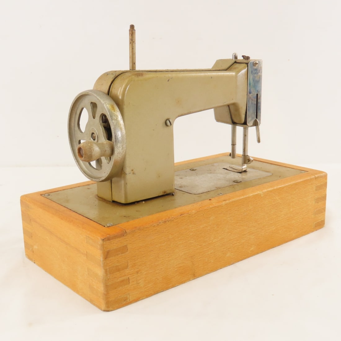 KAYanEE Sew Master Child's Sewing Machine - 5
