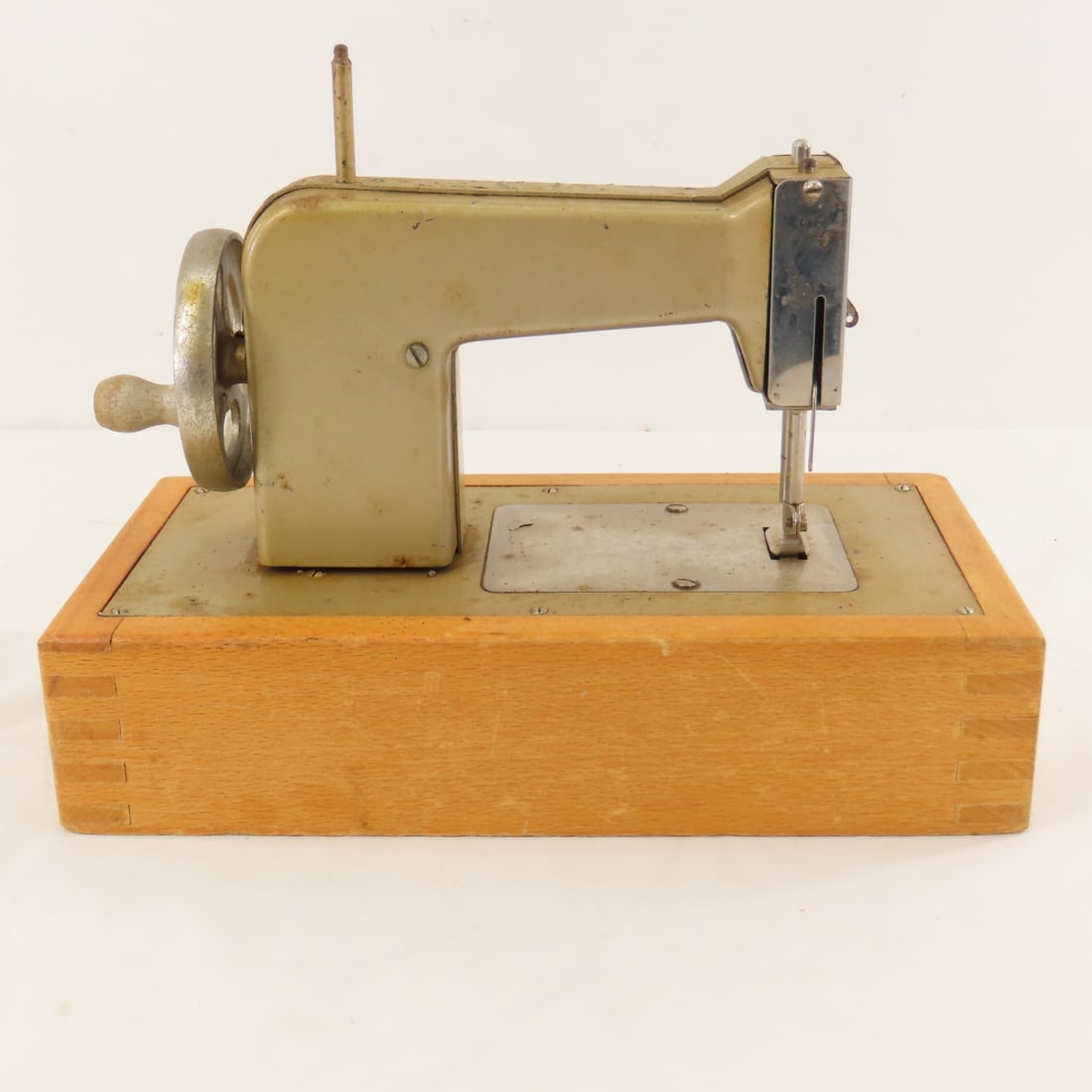 KAYanEE Sew Master Child's Sewing Machine - 6