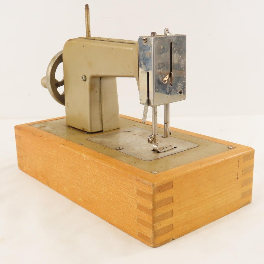 KAYanEE Sew Master Child's Sewing Machine - 7