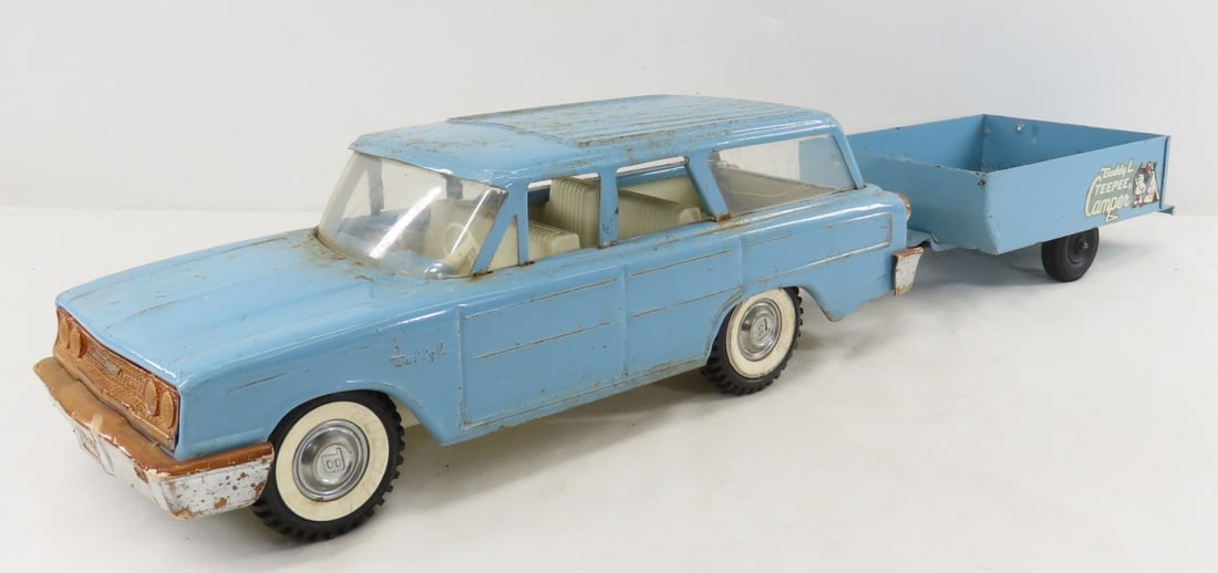 Buddy L Station Wagon & TeePee Camper Trailer: Buddy L Station Wagon & TeePee Camper Trailer - 1/18 diecast, LOT SIZE: 15x9x7" 3 LBS All information and photos, which are part of the description, are intended to be as accurate as possible, but err