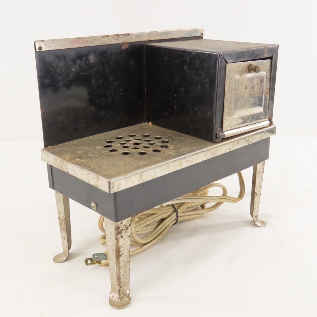 Metal Ware Electric and Charm Cast Iron Toy Stoves - 10