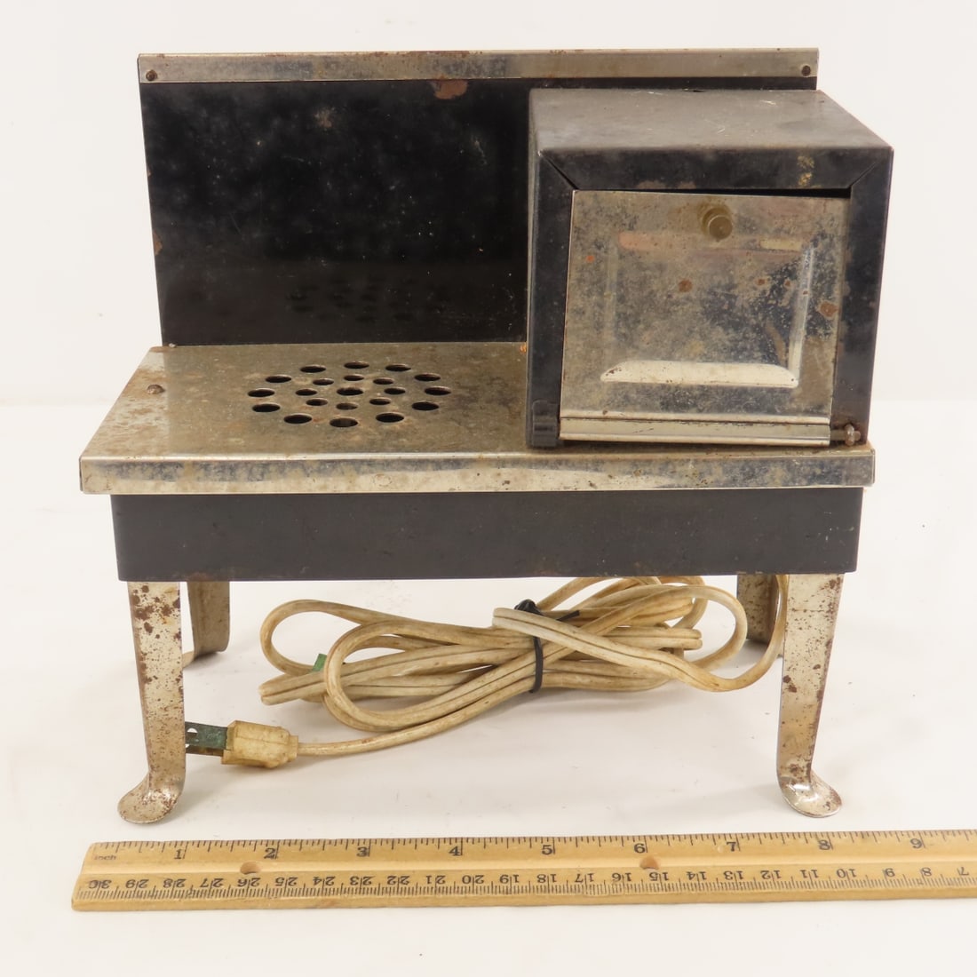 Metal Ware Electric and Charm Cast Iron Toy Stoves - 11