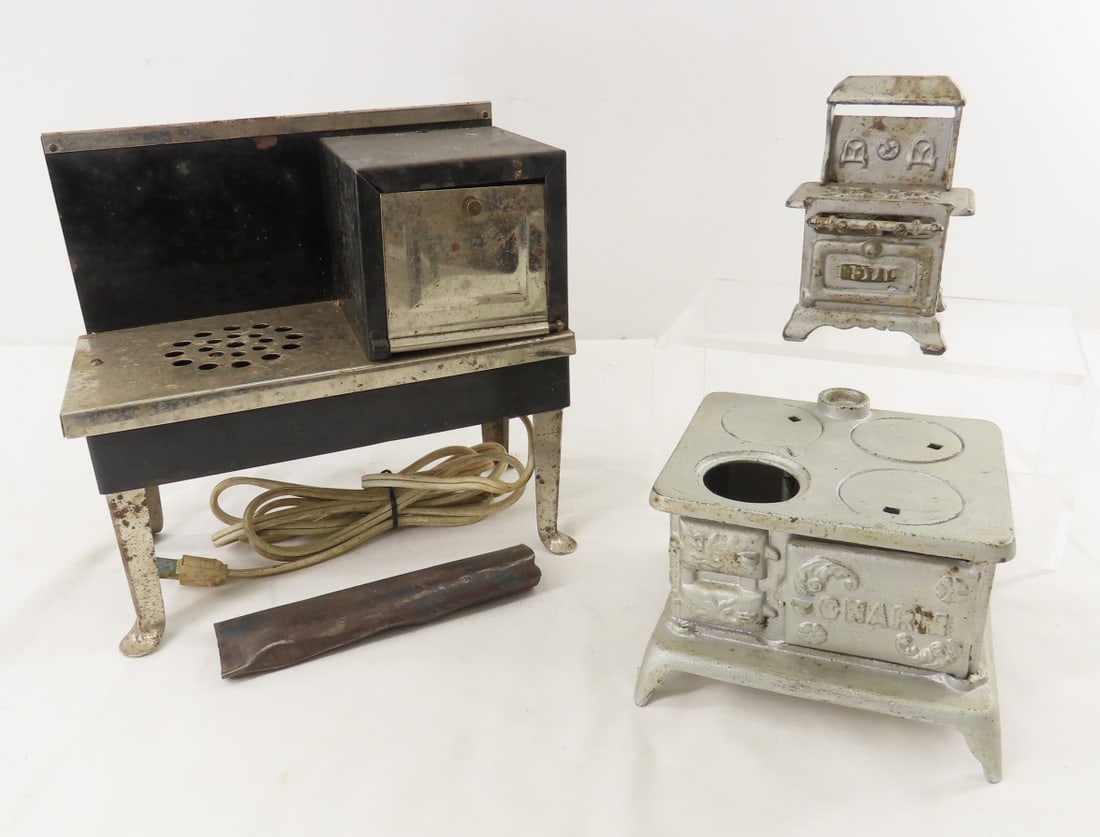 Metal Ware Electric and Charm Cast Iron Toy Stoves (1 of 19)