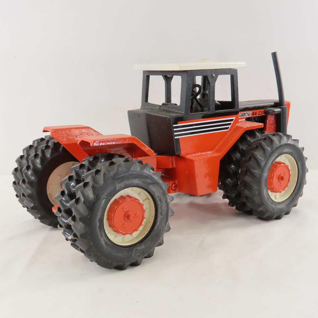 Versatile Fiat 44-23 4WD Duals Articulated Tractor - 5